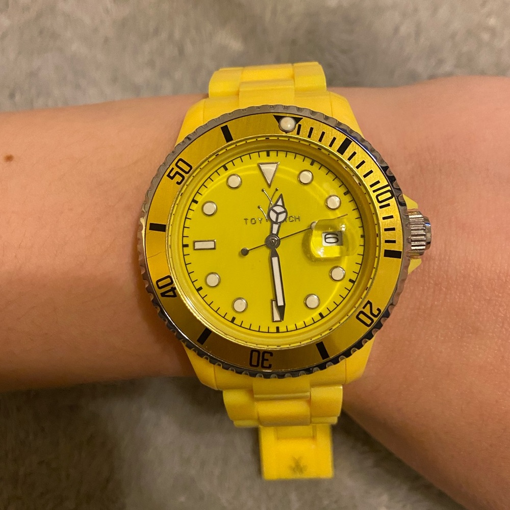 Yellow ToyWatch — pop of color!